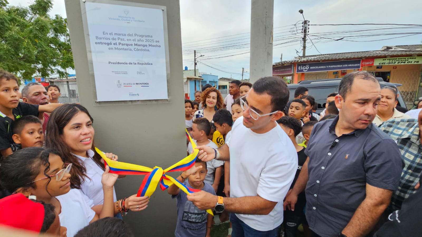 FOTOGRAFÍA ENTREGA MEJORAMIENTO BARRIOS EN MONTERIA 01