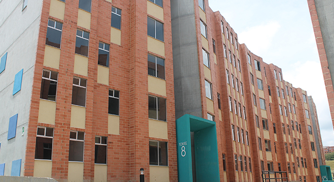 Minvivienda amplía hasta el viernes 11 de abril el plazo para que desplazados se postulen para acceder a vivienda gratuita en Bogotá y algunos municipios de Antioquia
