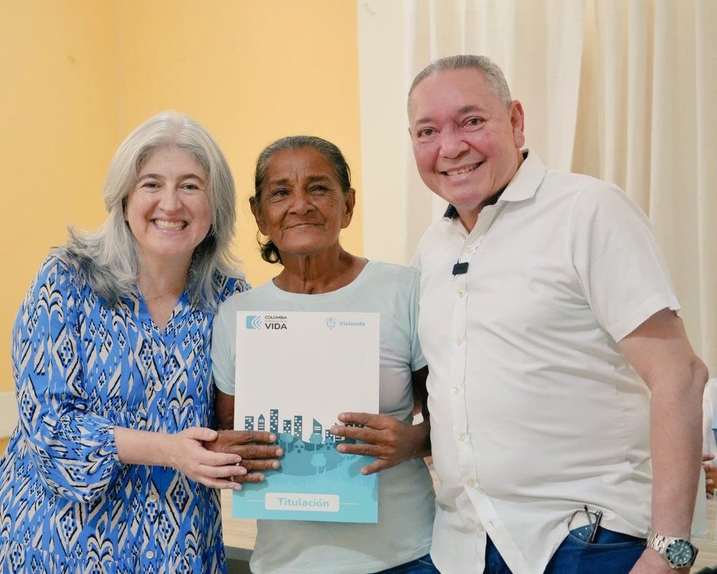 El esfuerzo de este gobierno debe ir hacia las comunidades que nunca han tenido nada. Por eso, nuestra meta de titulación es de 400.000 en todo el país. Foto: Sharon Durán (archivo MVCT).