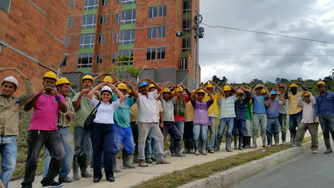 Mas de un millon 300 mil personas estan empleadas en el sector de la construccion Con mas y mejores empleos hacemos un pais con mas equidad Minvivienda