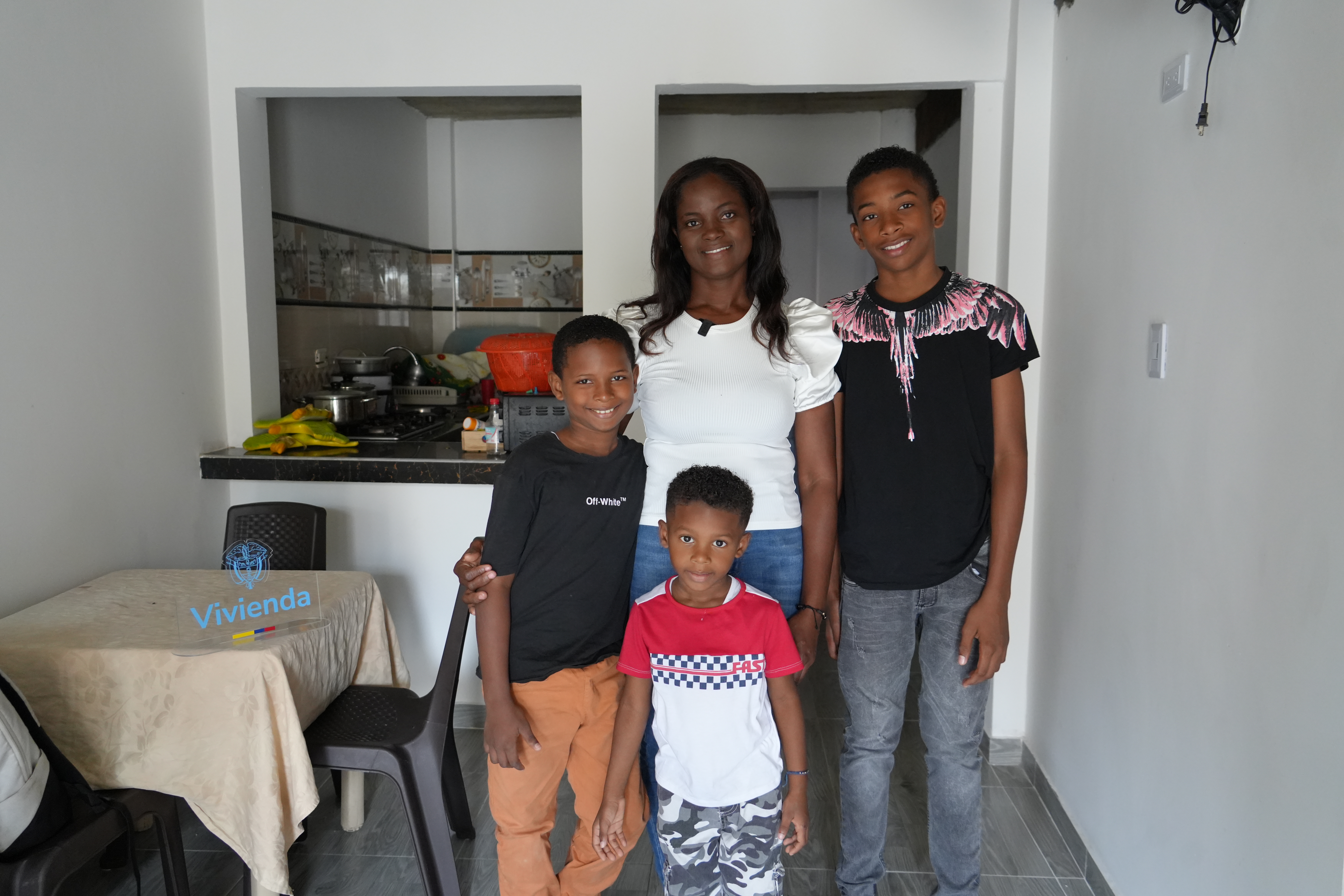 FOTOGRAFÍA FAMILIA BENEFICIARÍA SUBSIDIO DE VIVIENDA 
