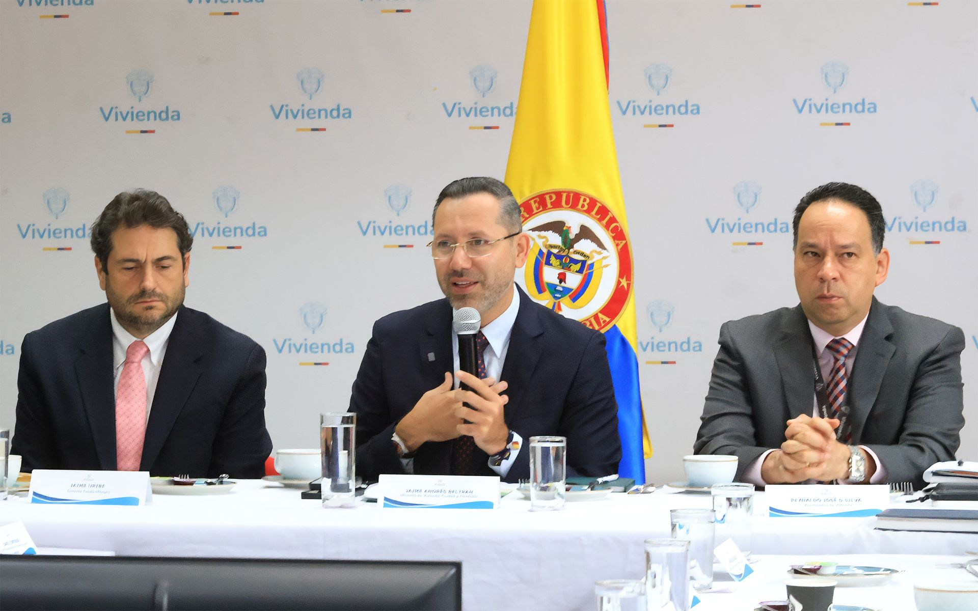 FOTOGRAFIA COMUNICADO GOBIERNO DA ALIVIOS EN PAGO DE SERVICIO DE ALCANTARILLADO ESTRATOS 1,2 Y 3