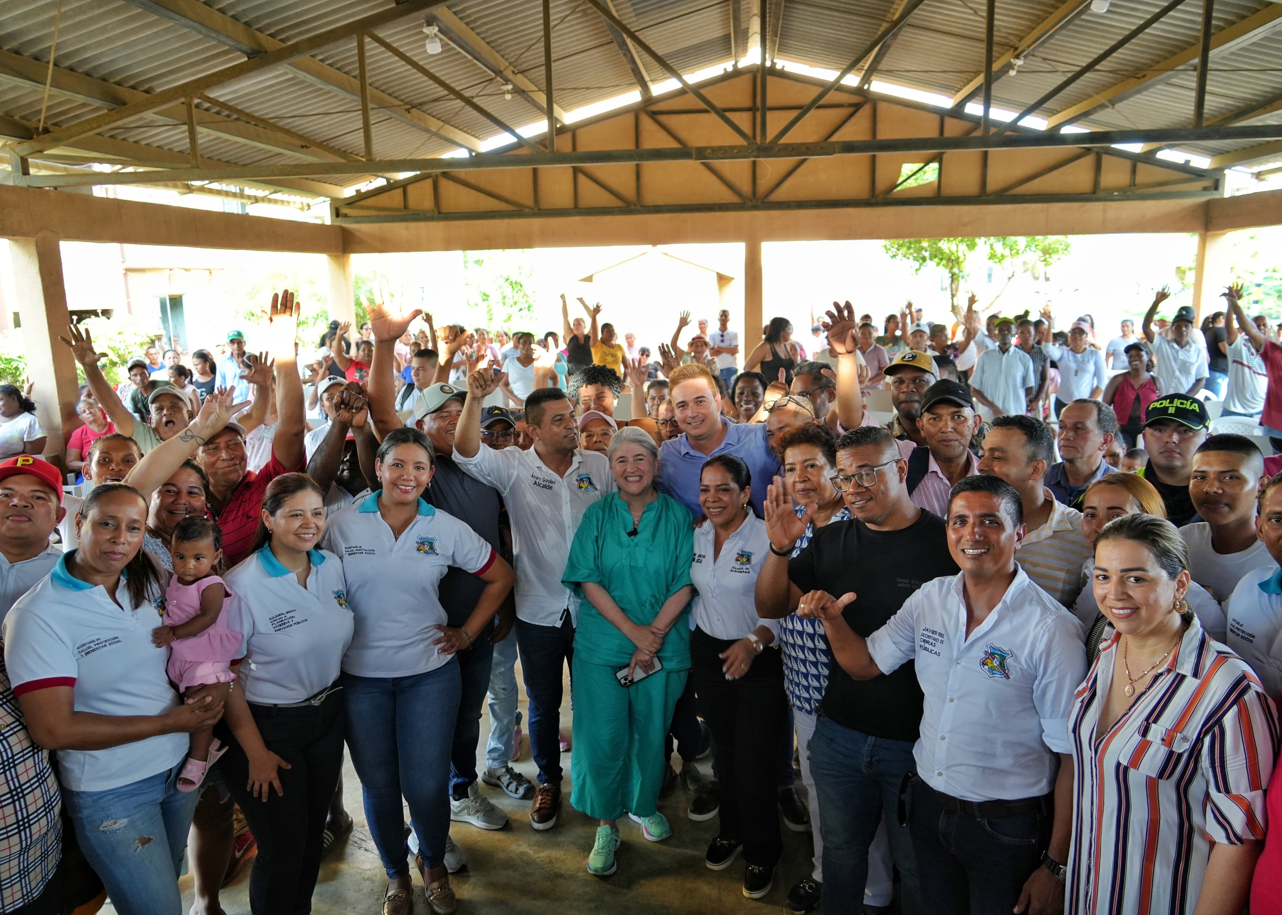 Ministra Catalina Velasco en recorrido por Necoclí y Arboletes. Foto: Sharon Durán (archivo MVCT).