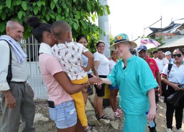 Ministra Catalina Velasco en recorrido por Necoclí y Arboletes. Foto: Sharon Durán (archivo MVCT).
