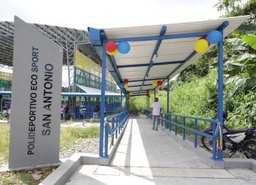 FOTOGRAFÍA ENTRADA A POLIDEPORTIVO SOSTENIBLE