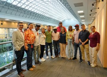 FOTOGRAFÍA MINISTRA HELGA MARÍA RIVAS Y DELEGADOS SECTORES PÚBLICOS Y PRIVADOS DEL SISTEMA DE VIVIENDA 