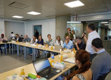 FOTOGRAFÍA INTERVENCIÓN DE REPRESENTANTES DE LOS SECTORES PÚBLICOS Y PRIVADOS DEL SISTEMA DE VIVIENDA EN PROANTIOQUIA
