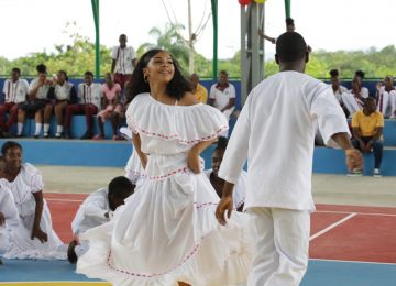 FOTOGRAFÍA EVENTO CULTURAL EN POLIDEPORTIVO 
