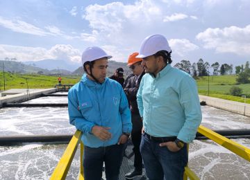 FOTOGRAFÍA VICEMINISTRO DE AGUA Y SANEAMIENTO BÁSICO EDWARD LIBREROS EN INAUGURACIÓN DE PTAR EN FACATATIVÁ