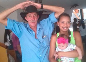 Me siento como si fuera rico recibiendo esta casa Mario de Jesus Castaneda beneficiario de vivienda gratis de Fredonia