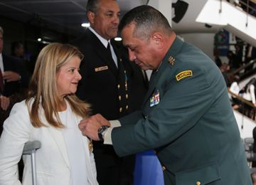Caja de Honor entrega medalla Bienestar y excelencia a Ministra Elsa Noguera
