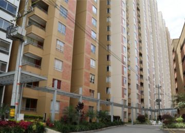 Dos familias antioqueñas reciben hoy subsidio y crédito del programa Mi Casa Ya