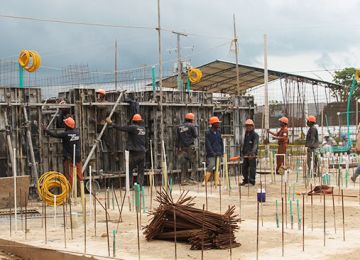 Construcción de viviendas gratis jalona la generación de empleo en el país