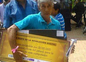 Entregan subsidios de computadores para beneficiarios del proyecto Villa Diana Carolina III en Ricaurte, Cundinamarca