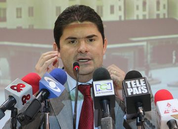 “Es más fácil destruir que construir”, le respondió el Ministro Henao Cardona al Senador Robledo