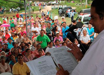 Más viviendas gratis, ampliación de alcantarillados y planes de saneamiento hídrico para Santander anunció Vargas Lleras