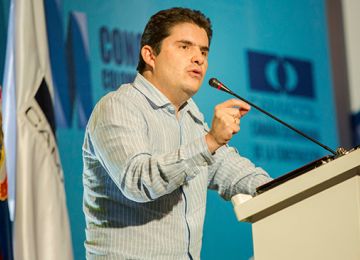 Minvivienda expone en Estados Unidos la política pública de casas gratis para las familias más pobres de Colombia