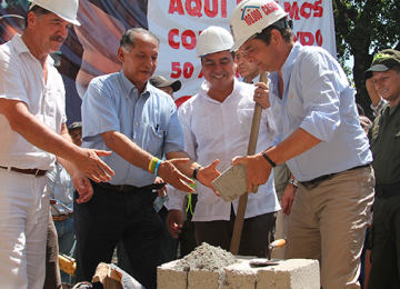Vargas Lleras pega primeros ladrillos de viviendas gratis en cuatro municipios del Tolima