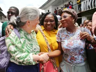Vicepresidenta de la República, Francia Márquez y ministra de Vivienda, Catalina Velasco, visitaron Timbiquí para analizar alternativas de vivienda para la comunidad. Foto: Sharon Durán (MVCT)