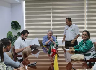 La ministra Catalina Velasco dialogó con la comunidad, alcaldes y delegados sobre las soluciones para atender los problemas de Caquetá en materia de agua, saneamiento y vivienda. Foto: Dania Asprilla (MVCT). 
