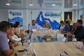 "Quiero hacer un homenaje a las mujeres luchadoras, porque la mitad de los títulos se les entregaron a ellas", dijo la ministra de Vivienda, durante su visita a Caquetá. Foto: Sharon Durán (archivo MVCT).