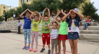 Beneficiarios de vivienda gratuita participan en el diseno de su futuro colegio