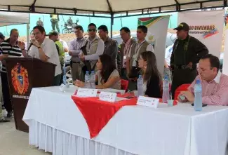 Vargas Lleras se "pegó la rodadita" al Huila para lanzar subasta de viviendas gratis