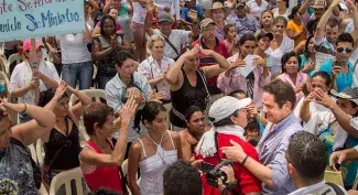 Vargas Lleras sigue llegando a todos los rincones del país con el programa de las viviendas gratis